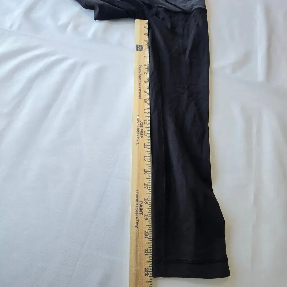 Lululemon womens Wunder Under Crop (Hi-Rise) *Full-On Luon black/gray sz 2